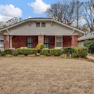 Contemporary Near Zoo And Rhodes College Holiday home