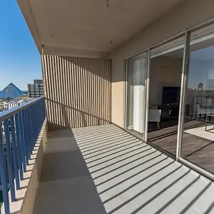 Bargain Downtown W Amenities Apartment