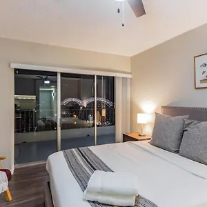 Cozy In Downtown High-rise Apartment